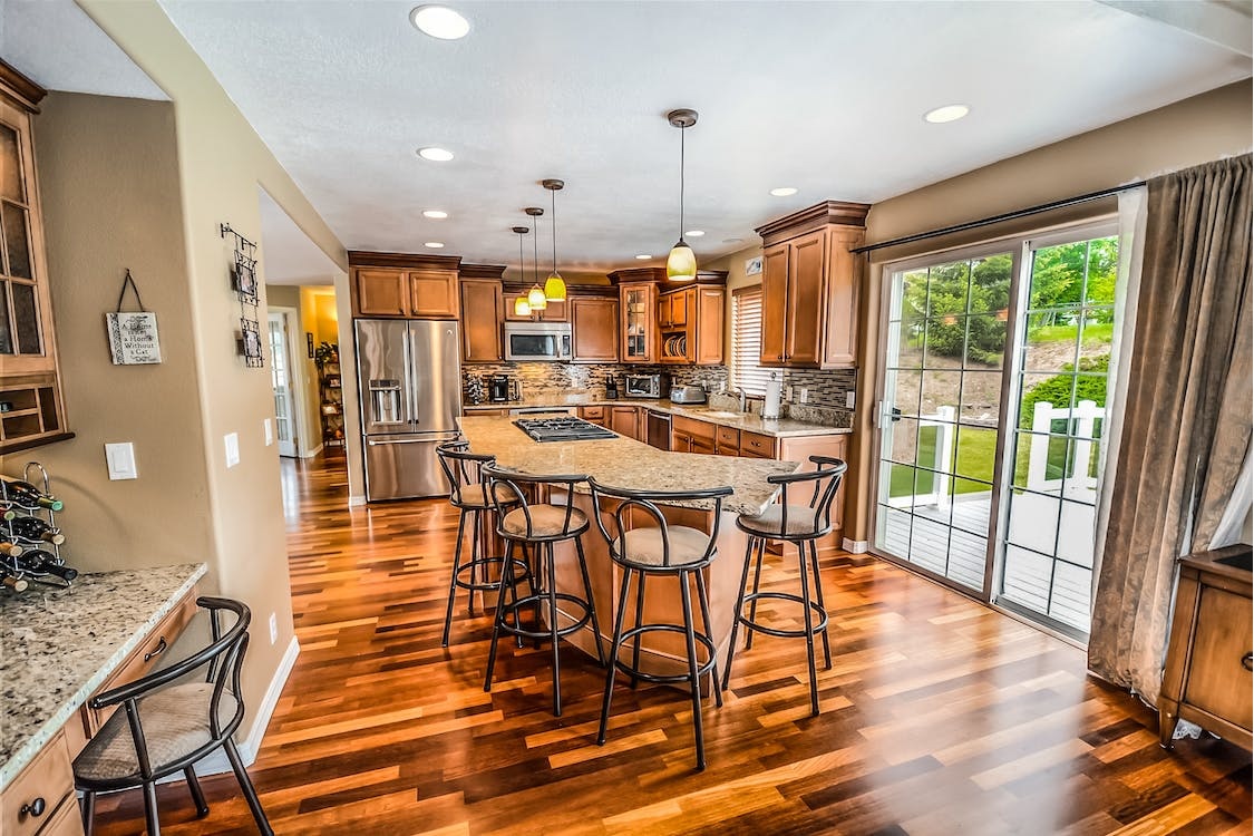 kitchen,chairs,tables